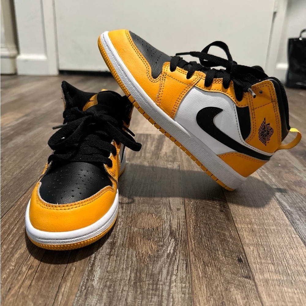 Jordan 1 Mid (Taxi)